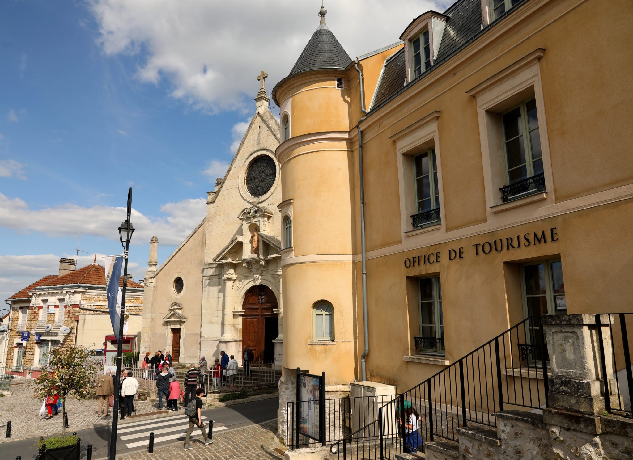 Una passeggiata nel centro della città di Écouen…