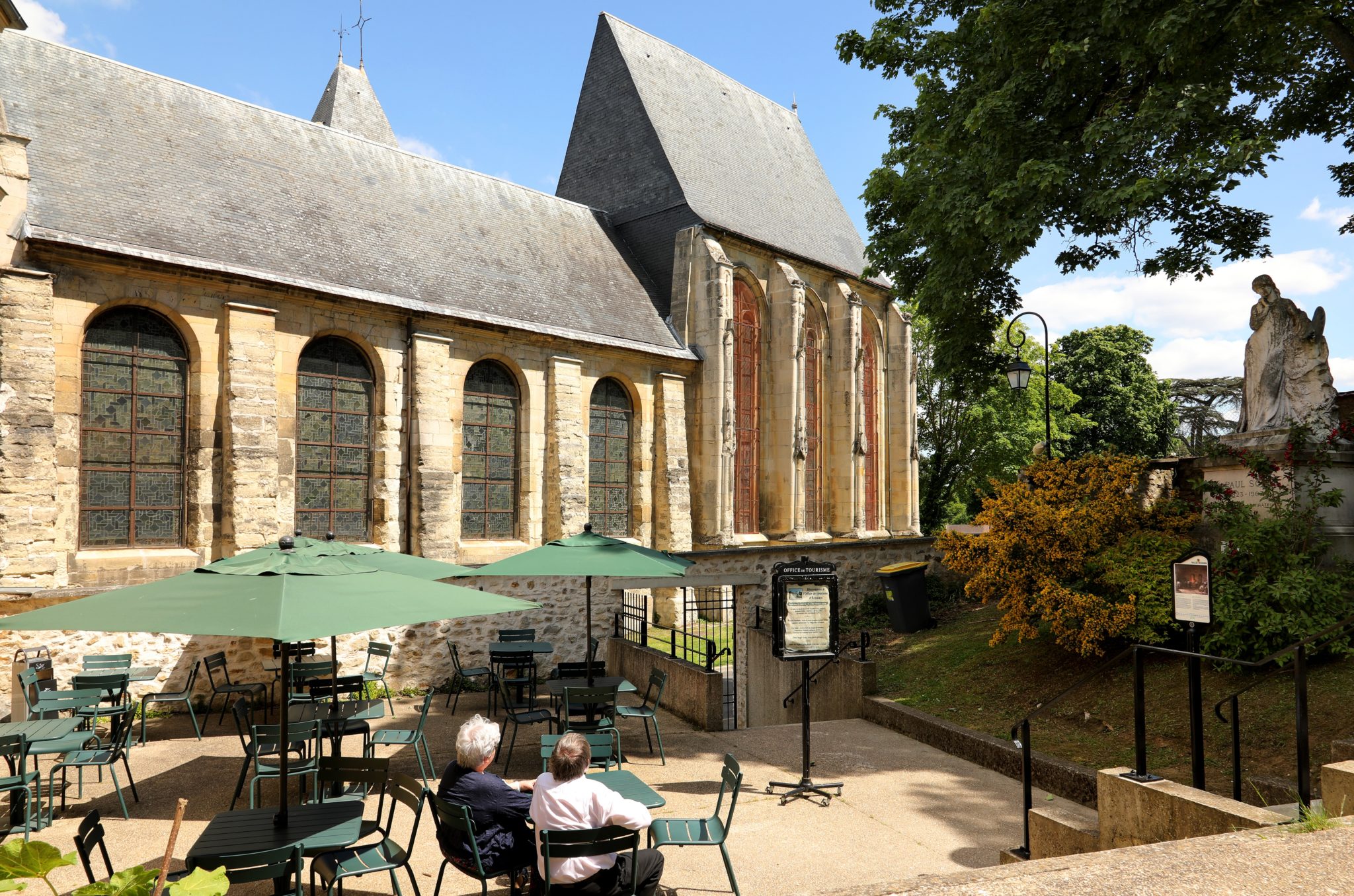 Écouen: castle life