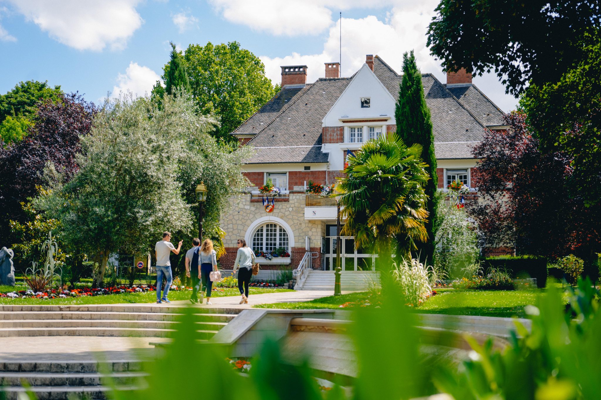 Changer l'eau des fleurs • Grand Roissy Tourisme