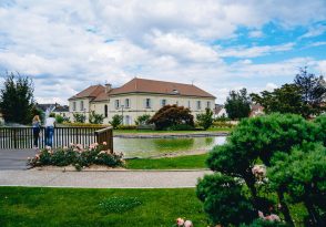 Mesnil Amelot – Parc de la mairie – figurant