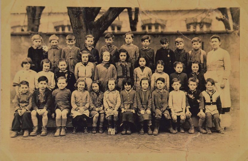 Photo de classe mixte 