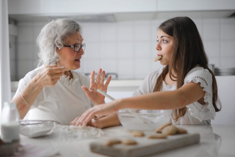 Cuisiner avec sa grand-mère