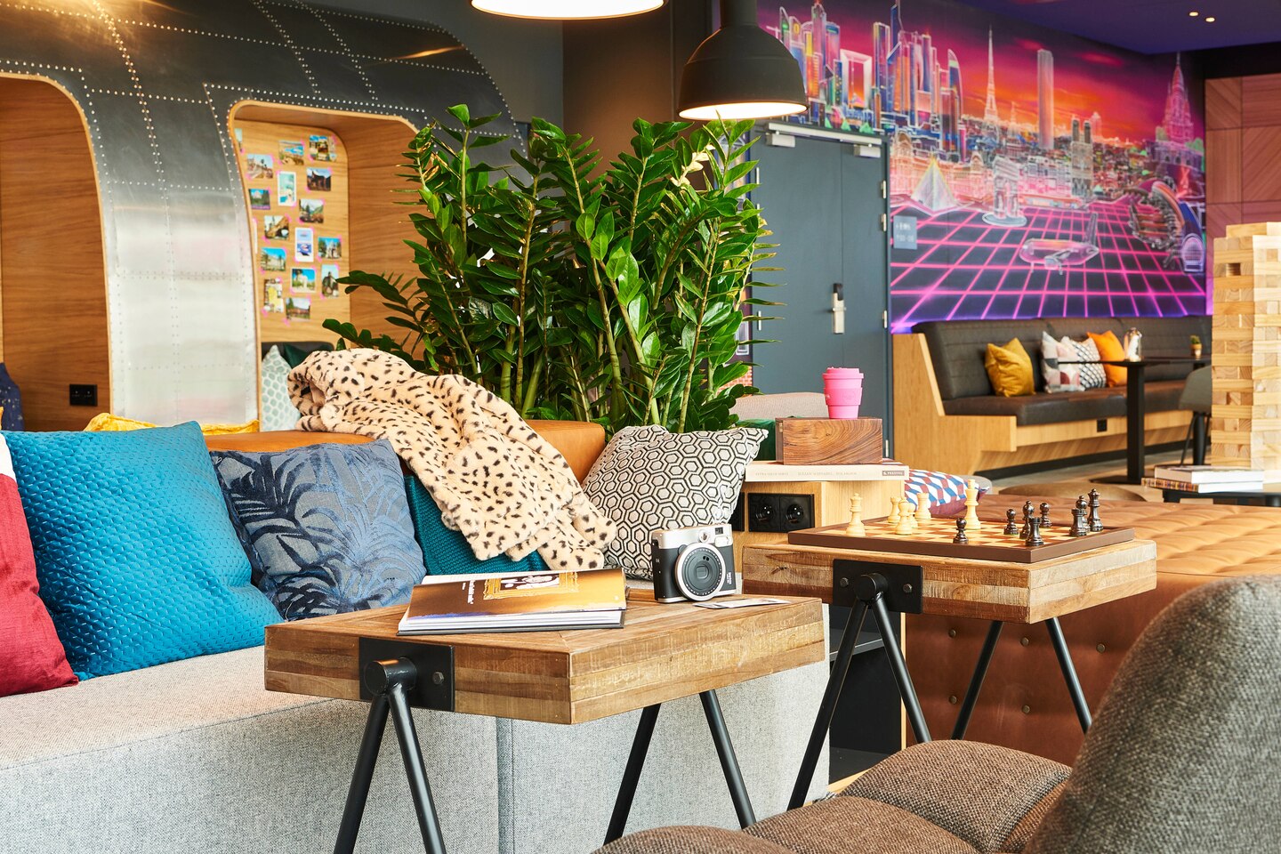 Business tourist? 4 good reasons to stay at Moxy Paris CDG Airport