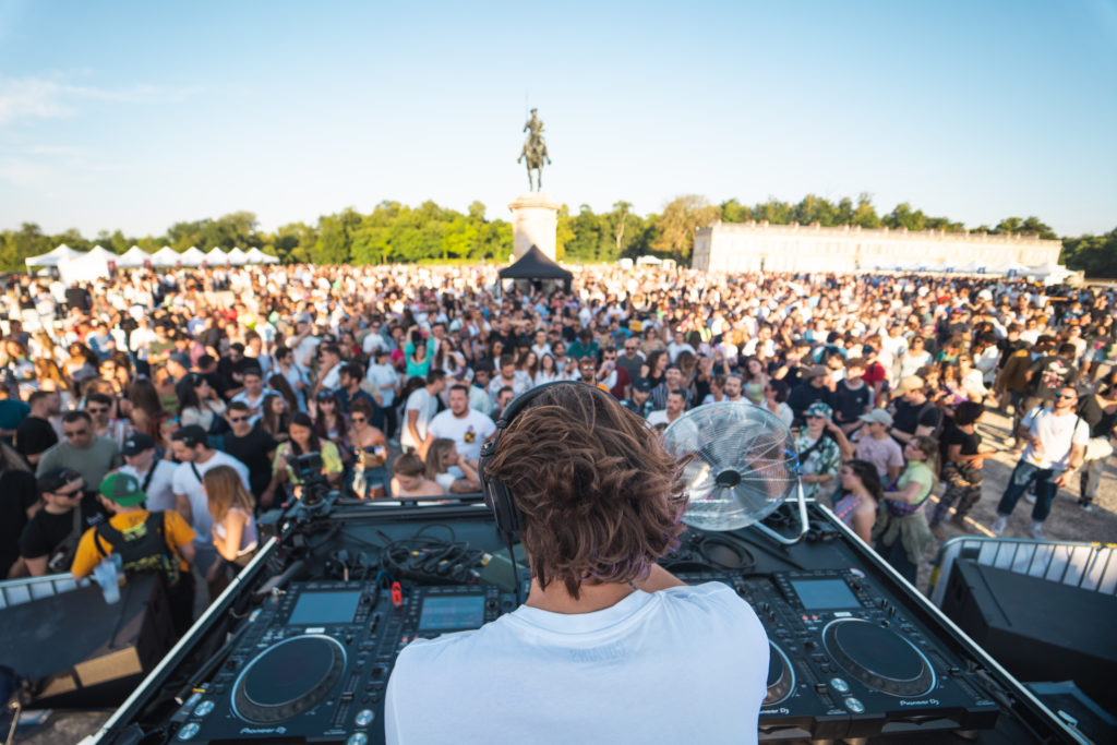 Solomun in DJ Set al Castello di Chantilly nel giugno 2024