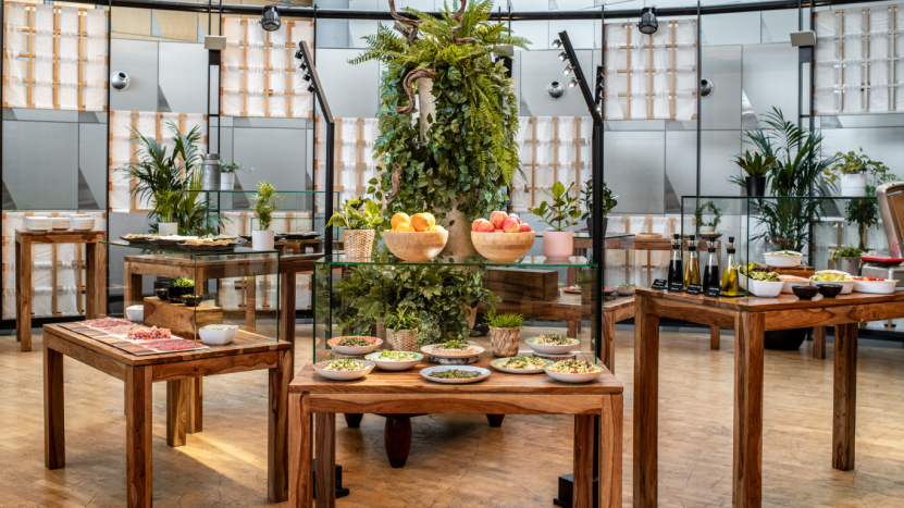 Profitez d'une expérience gastronomique unique pour les diners avec les buffets thématiques spécialement conçus pour l'événement à Van Der Valk Hotel Paris CDG Airport :