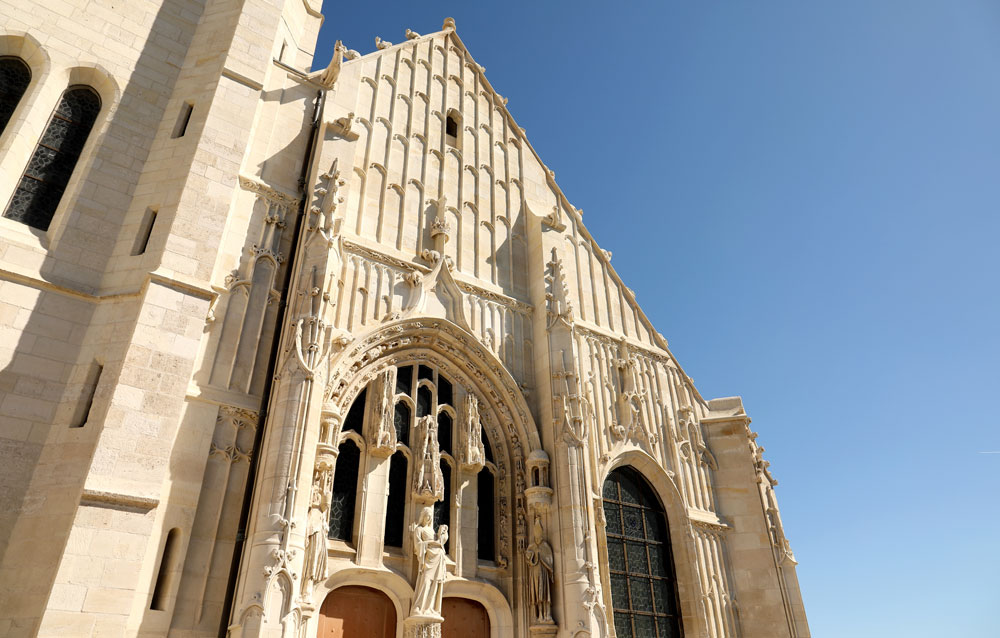 Église Saint-Martin du Mesnil-Amelot : joyau gothique flamboyant à découvrir