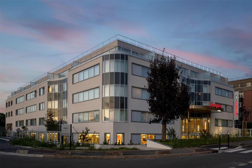 Hampton by Hilton CDG : l&rsquo;accueil fluide et chaleureux au service des affaires