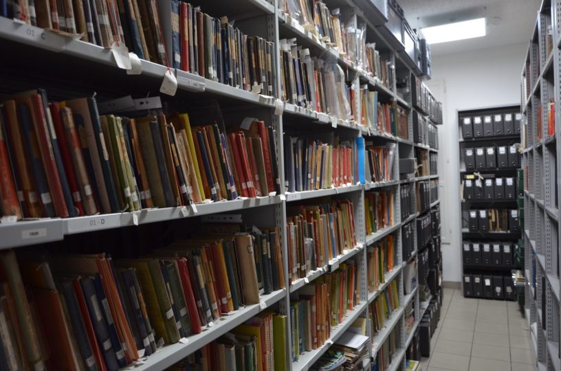 réserve de la fabrique avec plein de manuels scolaires