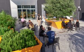 Terrasse Olivine avec clients