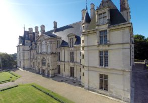 Château d’Écouen – Musée national de la Renaissance – vue aérienne