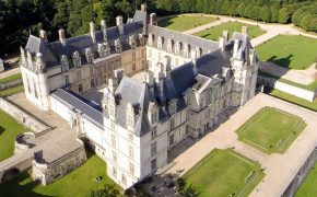 Château d’Écouen – Musée national de la Renaissance vue aérienne