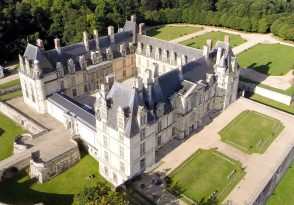 Château d’Écouen – Musée national de la Renaissance vue aérienne