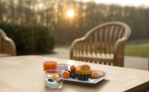Petit déjeuner terrasse