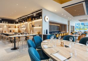 Kitchen & Bar