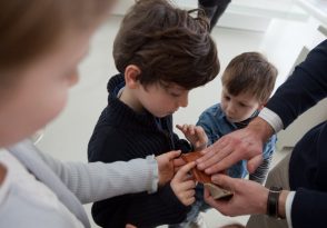 Visite familiale : le musée au toucher