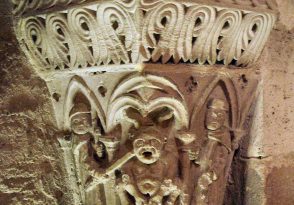 Chapiteau crypte Basilique Cathédrale de Saint-Denis