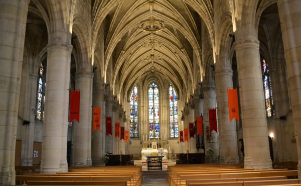intérieur de la collégiale de Montmorncy