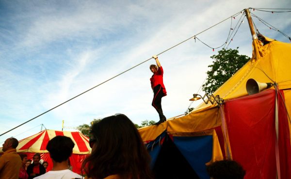 Le Cabaret Renversé, La Faux Populaire & Le Mort aux Dents