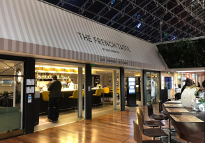 Façade du restaurant The French Taste by Guy Martin