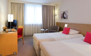 Chambre twin du Novotel Convention & spa