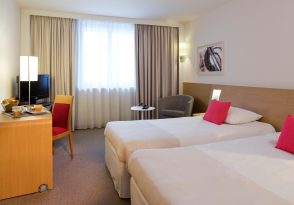 Chambre twin du Novotel Convention & spa