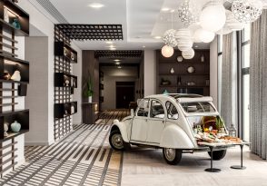 French Buffet Meeting Imagined – Foyer