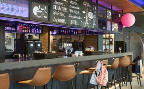 Hotel Moxy : Bar daytime