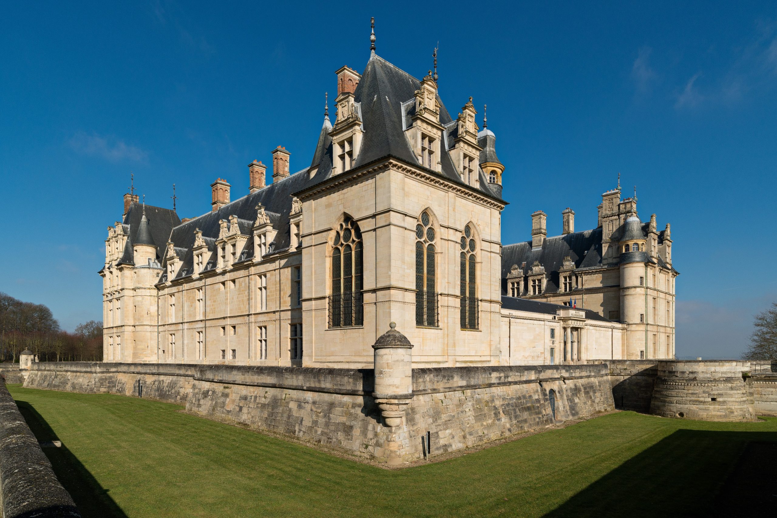 Ecouen 並外れた遺産を持つ都市 Grandroissy Tourisme
